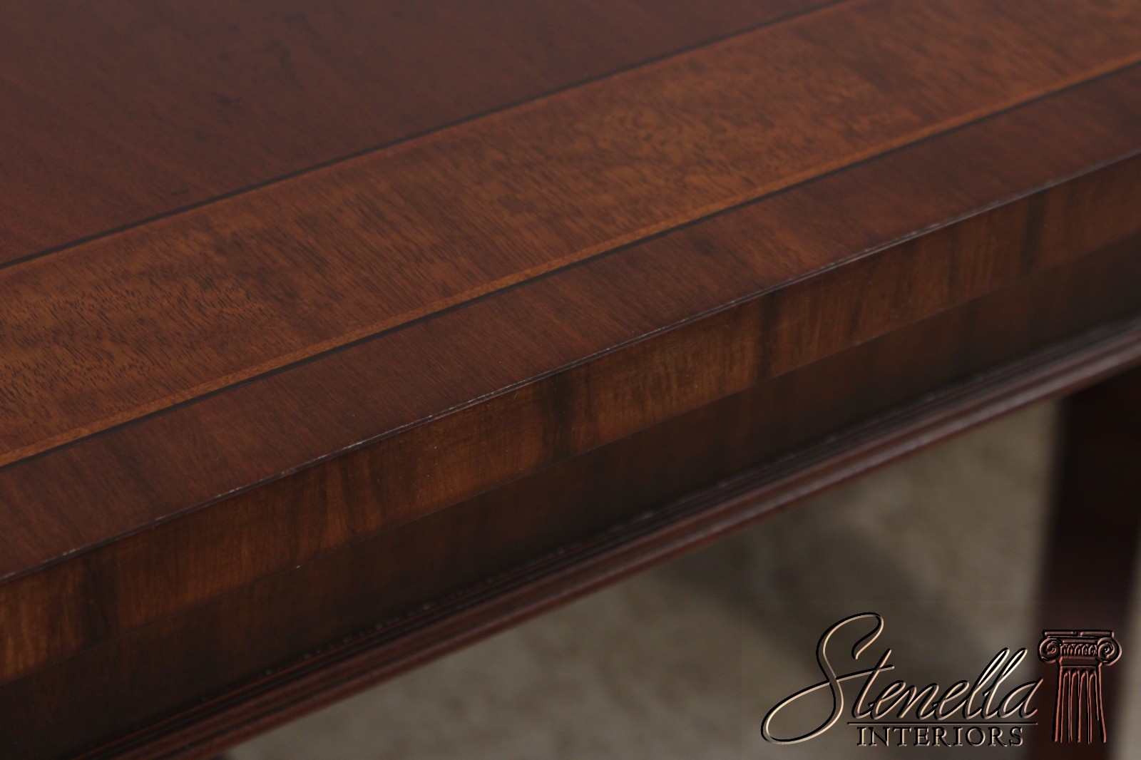 L72025: HENREDON Mahogany Double Pedestal Inlaid Dining Table