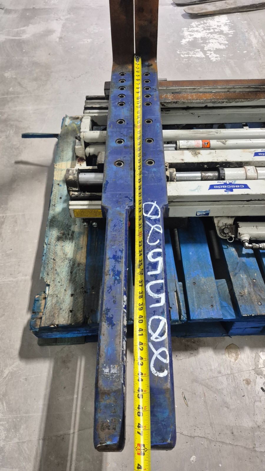 25G-FDS-591 Cascade Single–Double Pallet Handler Class 2 with 42 Inch Forks