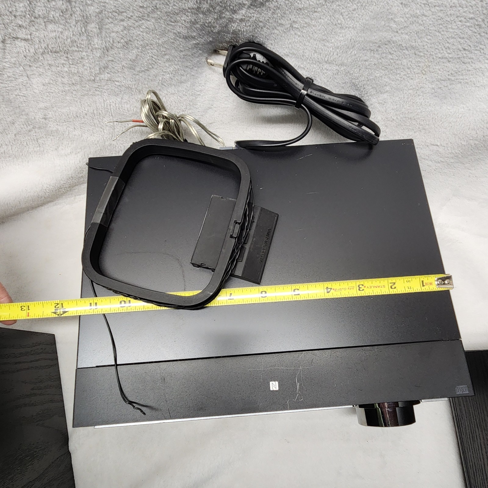 Sony CMT-SBT100 Stereo Sound System With Speakers CD/Radio/Bluetooth Works Great