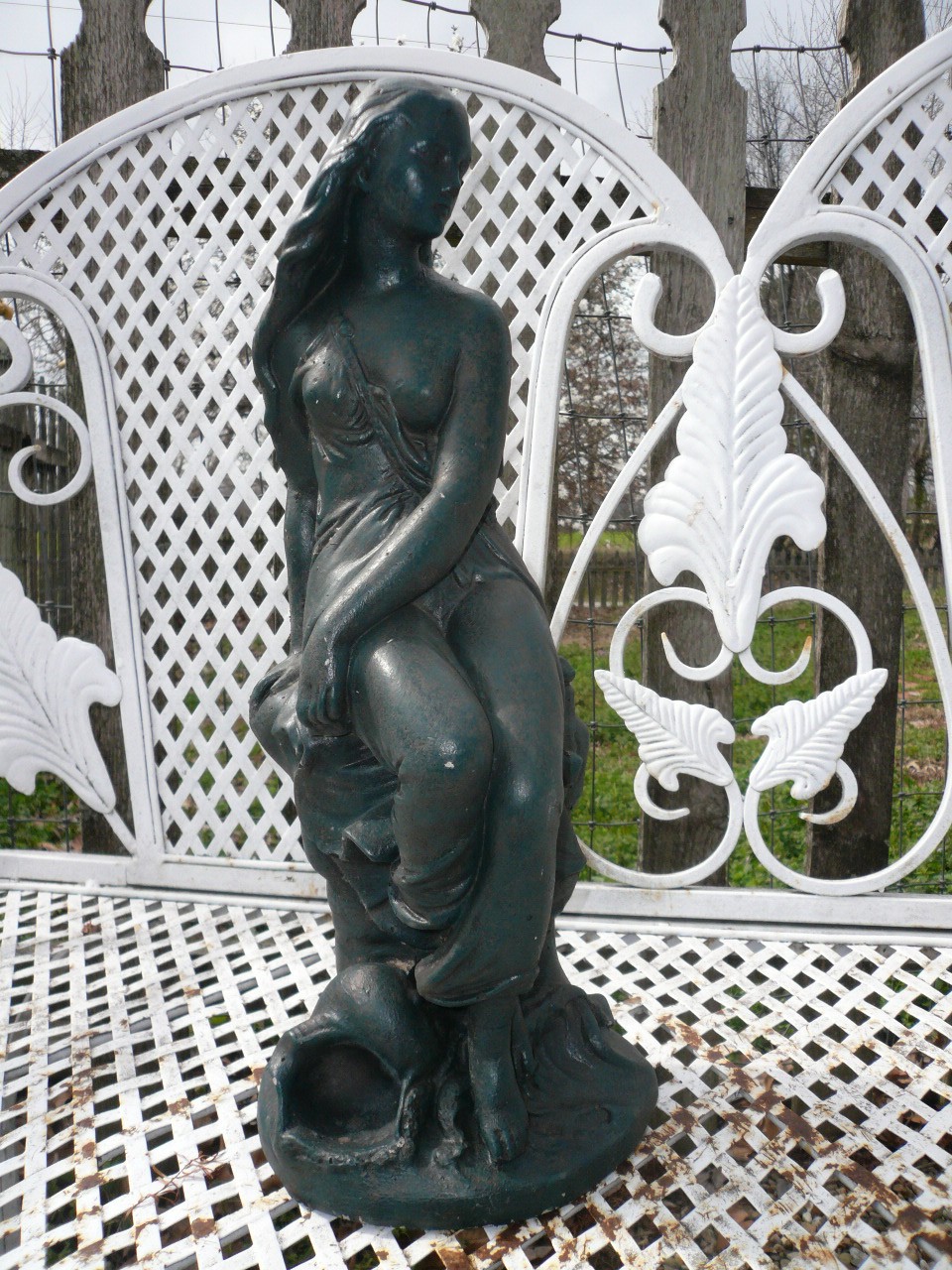 EXQUISITE MAIDEN ROCK SEASHELL VINTAGE CEMENT/CONCRETE GARDEN ORNAMENT 16" TALL