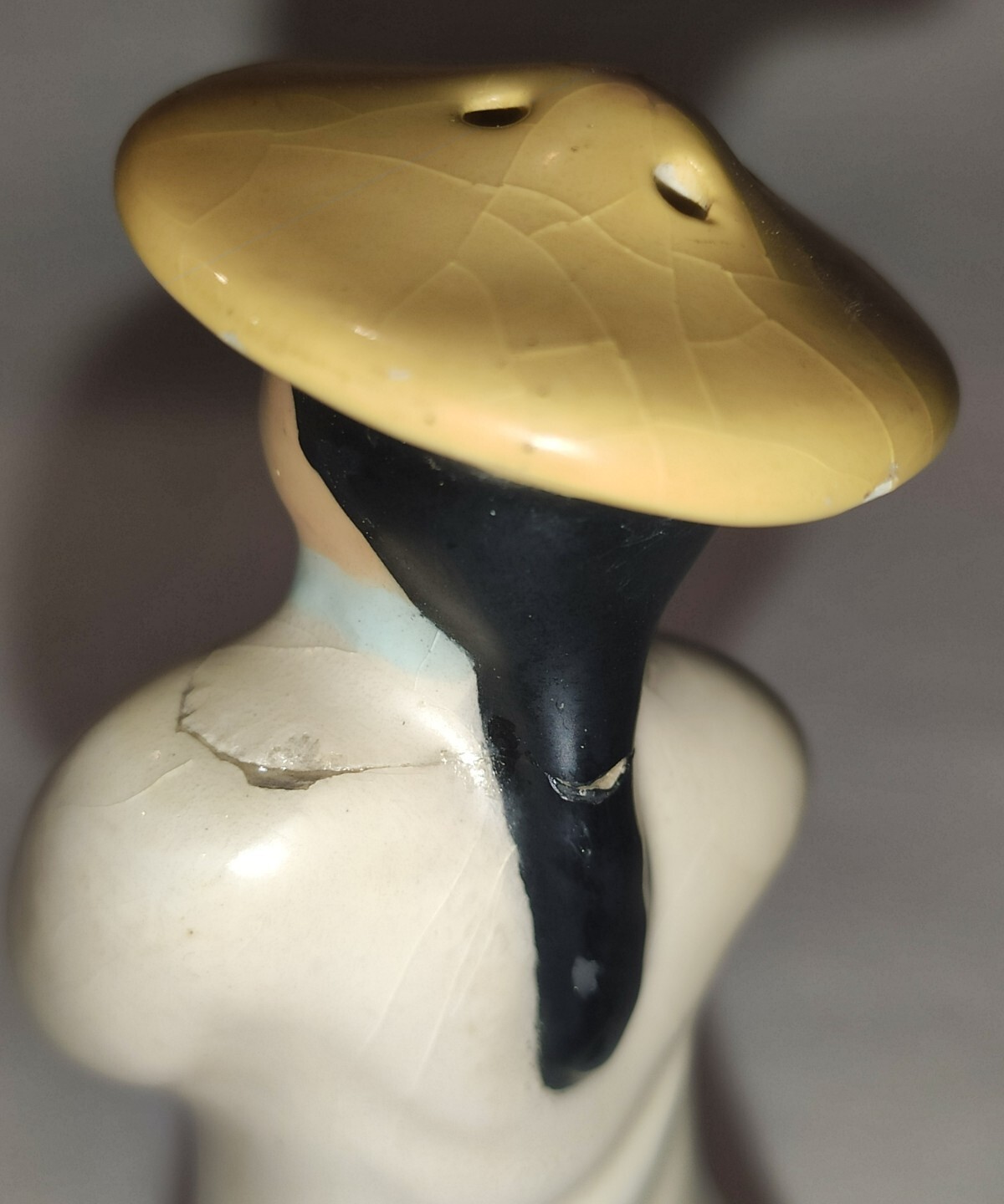 Vintage Ceramic Asian Salt And Pepper Shaker 4¼" Tall Signed **Damaged Read**