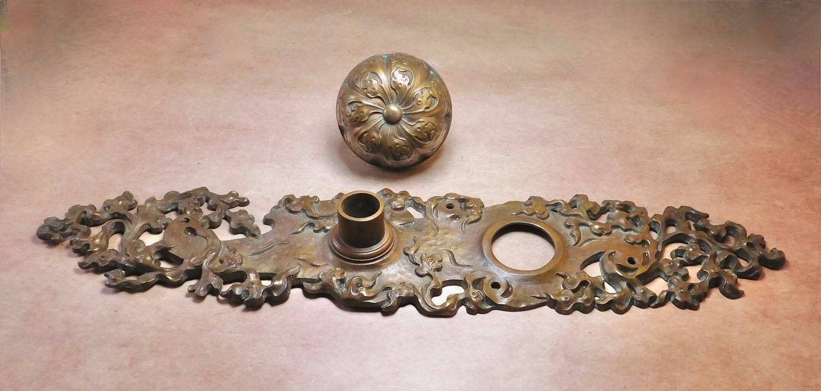 Antique Norwalk Heraldic 1900 brass bronze entrance door knob and plate E-14900