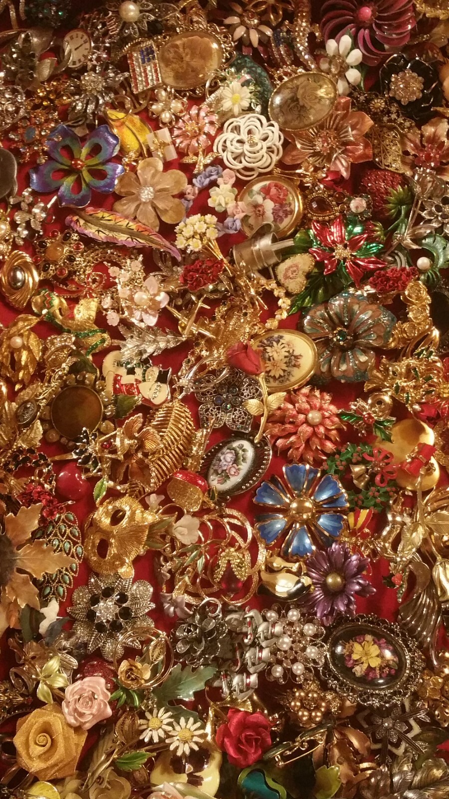 Vintage Costume Jewelry Lots Brooches Signed Unsigned *All Wear*