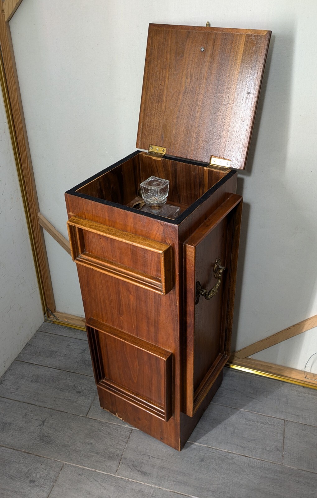 Vintage Art Deco English Regency Flip Top Cellarette Liquor Bar Rolling Cabinet