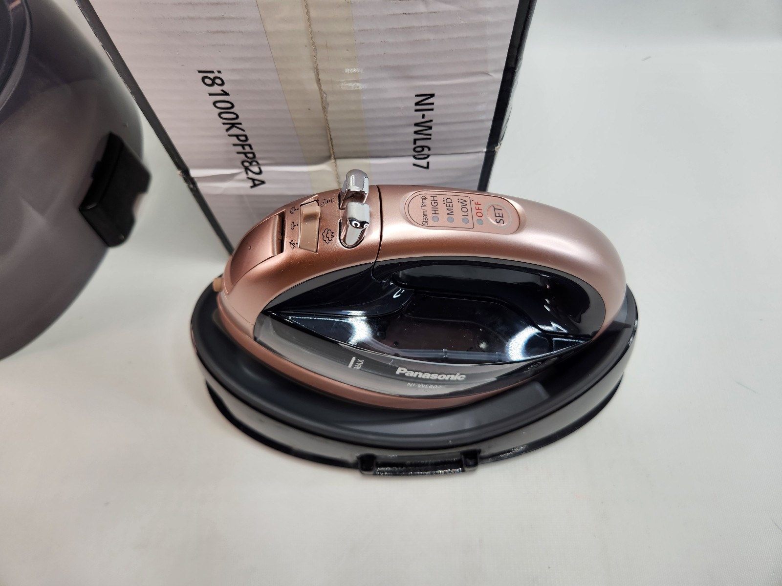 Panasonic 360 Freestyle Cordless Iron Open Box New Ni-WL607 Rose Gold