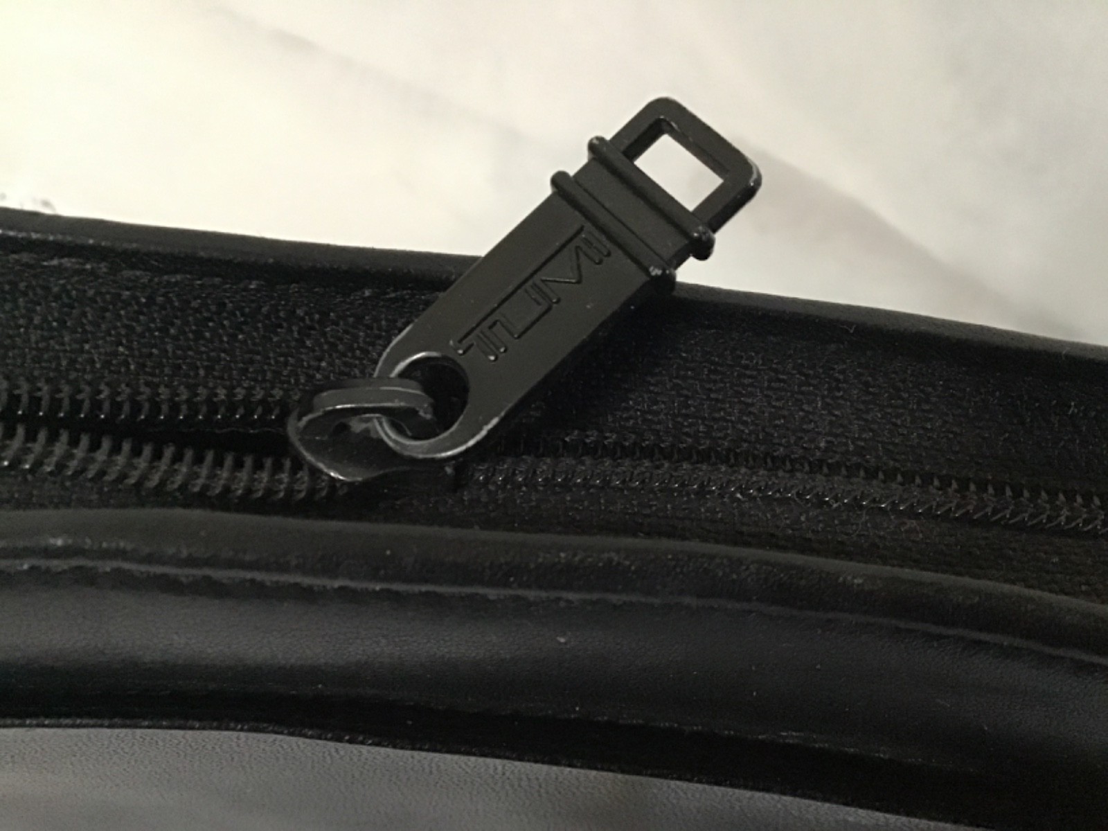 Tumi black leather zip around passport ID organizer travel wallet, 10" x 5" x 1"