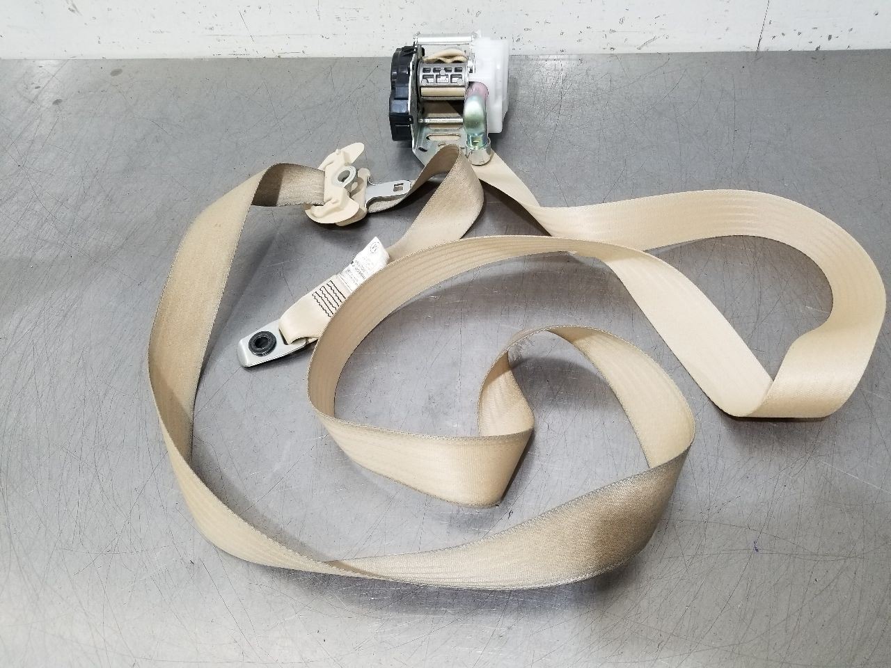 12 2012 LEXUS LS460 FRONT BUCKET SEAT BELT RETRACTOR BEIGE LEFT DRIVER