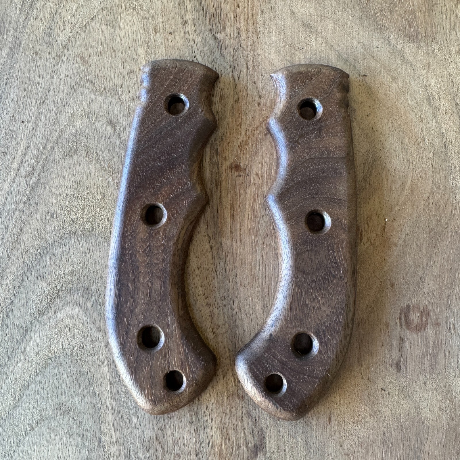 Walnut scales compatible with TOPS Tom Brown Tracker knife