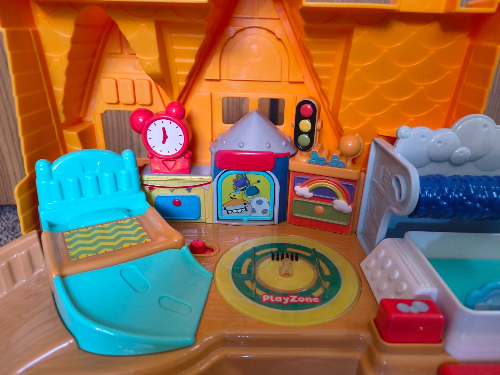 VTech Go! Cory Carson Cory’s Stay & Play Home Learning Toy Folding House Netflix