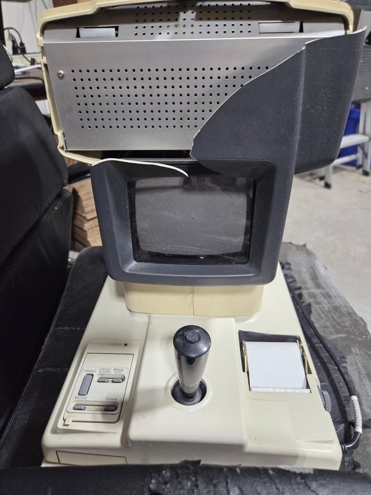 TOPCON KR-7000 AUTO KERATO-REFRACTOMETER Parts Powers on