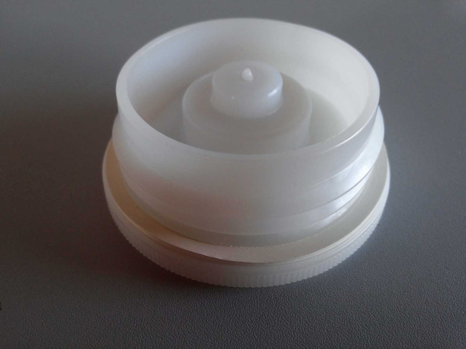 Poly Plug Buttress Bung Cap 2" with 3/4" Knock Out with Gasket for Poly Drum, Br