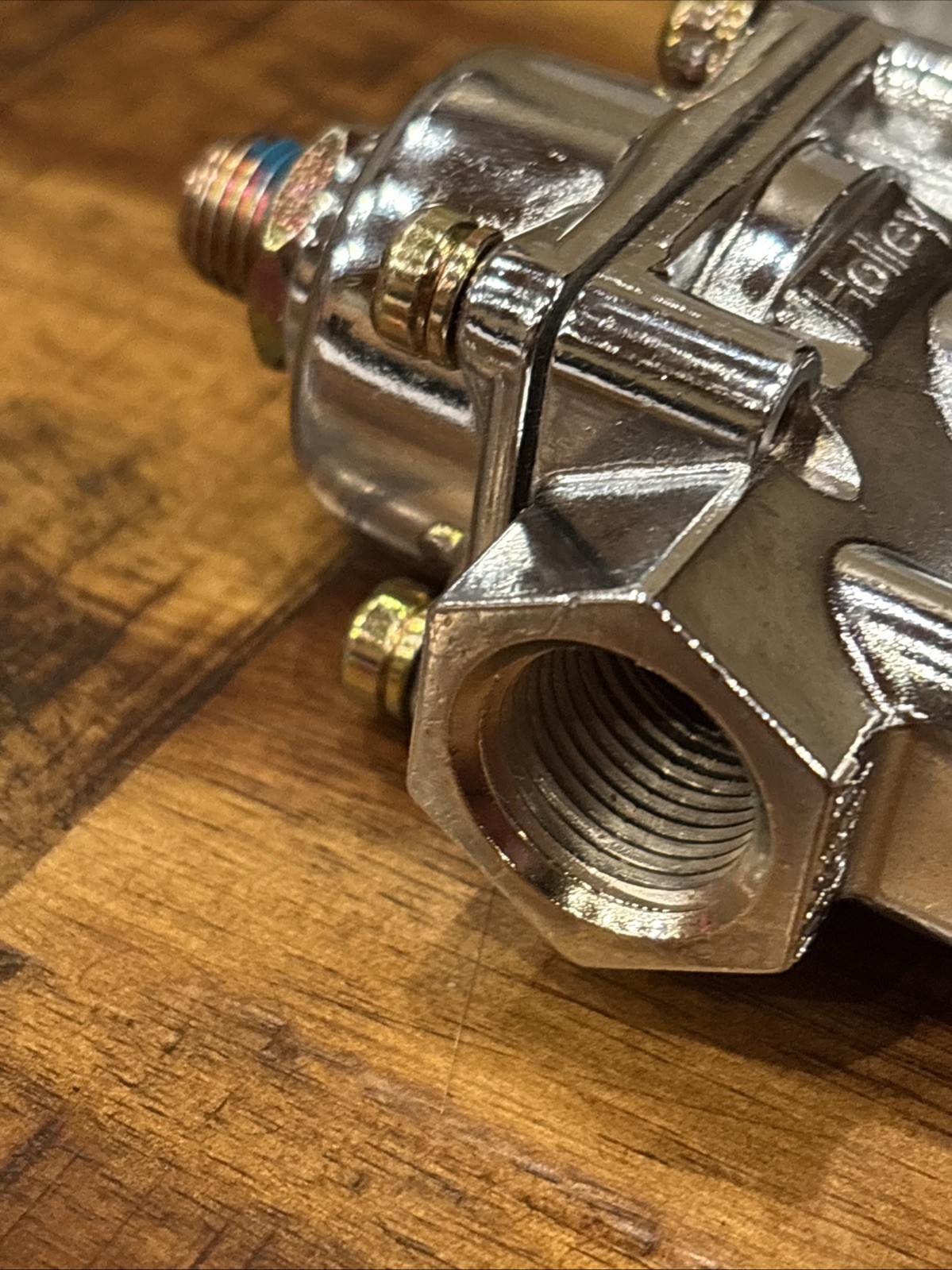 Holley Fuel Pressure Regulator 4-9psi Comes With A Bracket But NO SCREWS New