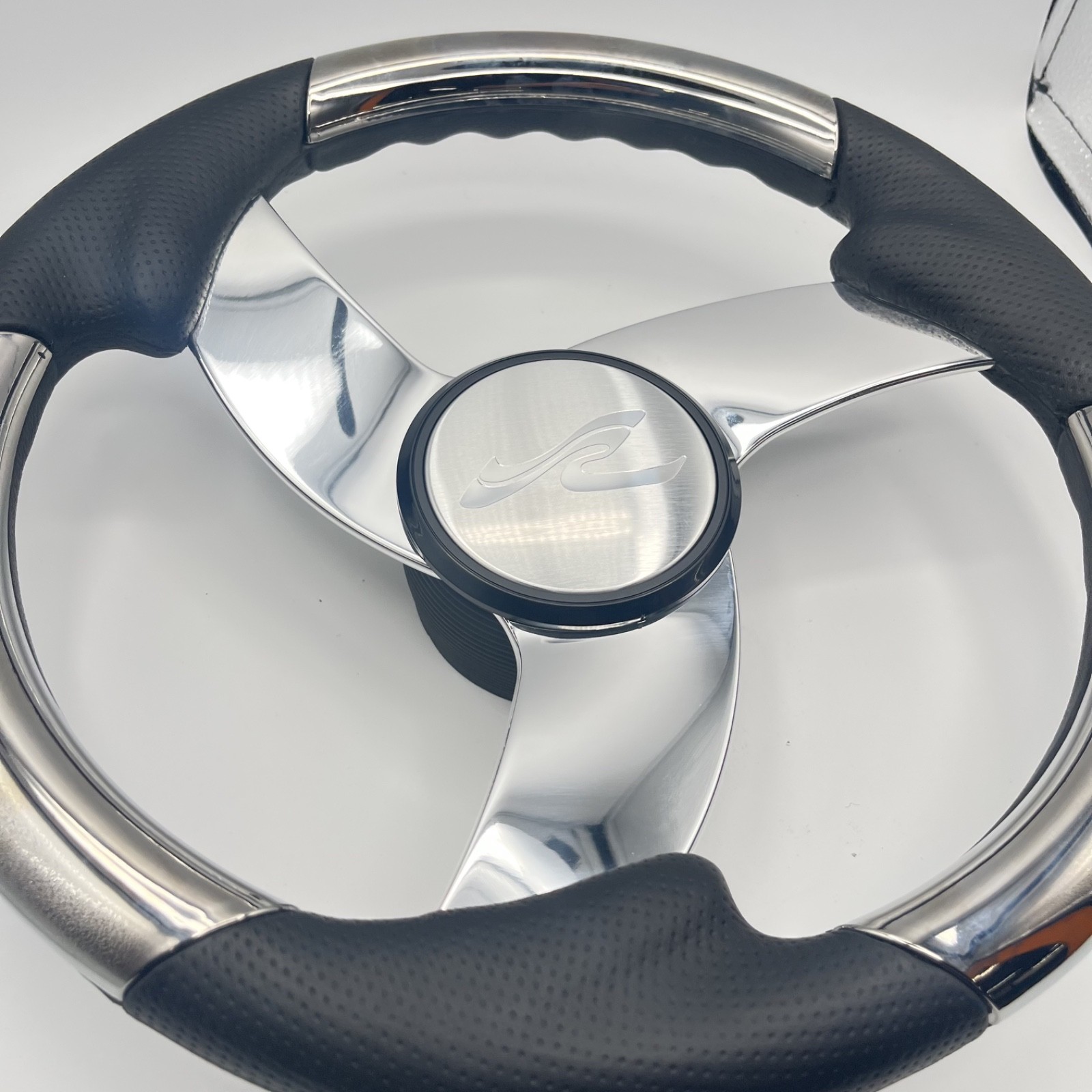 Model M533 Boat Steering Wheel Polished Alum Spoke KEYED HUB Urethane | Sea Ray