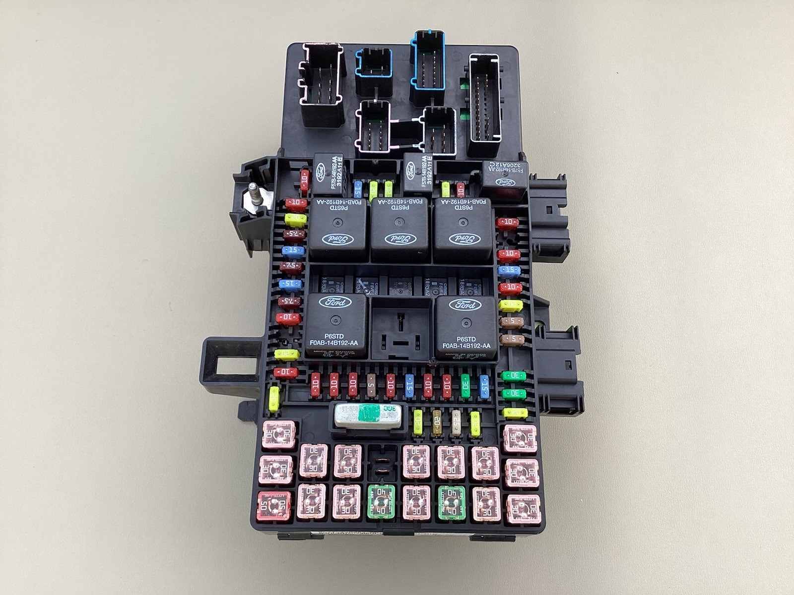 2004 Ford Expedition Navigator Interior Fuse Box 4L7T-14A067-AD *