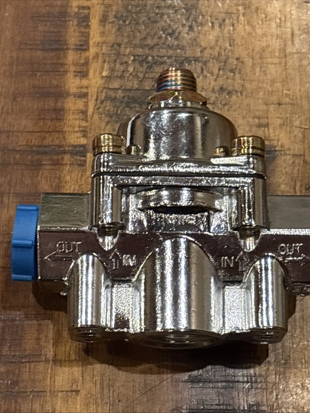 Holley Fuel Pressure Regulator 4-9psi Comes With A Bracket But NO SCREWS New