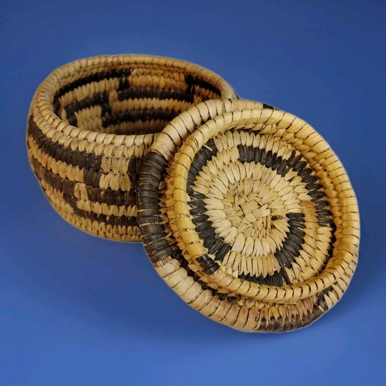 Vintage Pima Or Papago Basket With Lid Handwoven