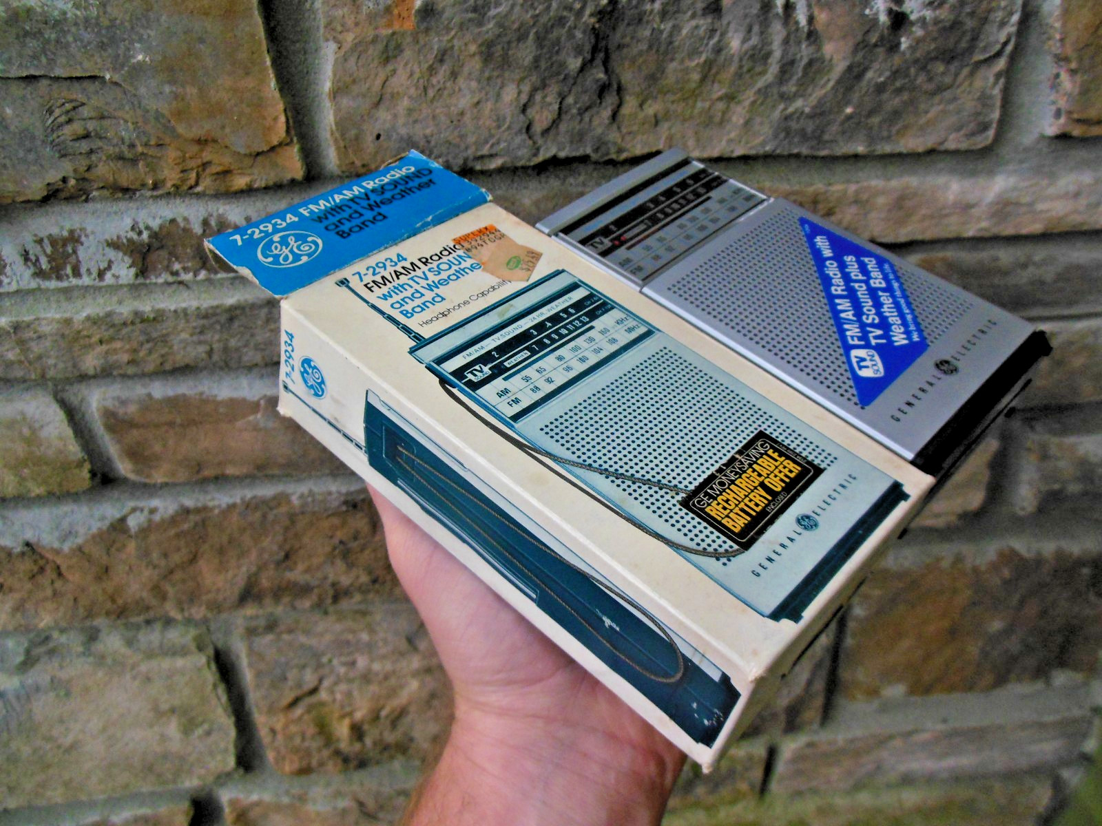 New Vintage General Electric FM/AM TV Sound Weather Band Transistor Radio 7-2934