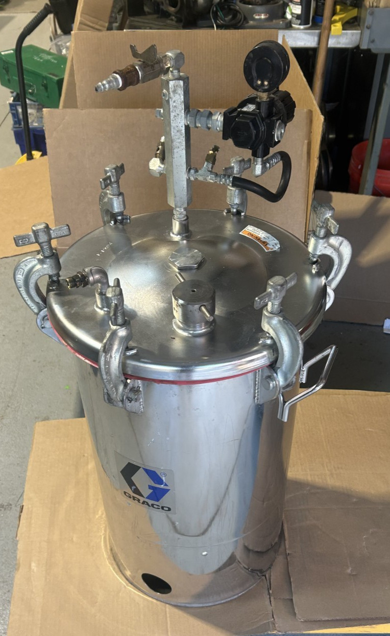GRACO 236150  10 Gallon High Pressure Tank (HVLP) Pot Series L19B STAINLESS