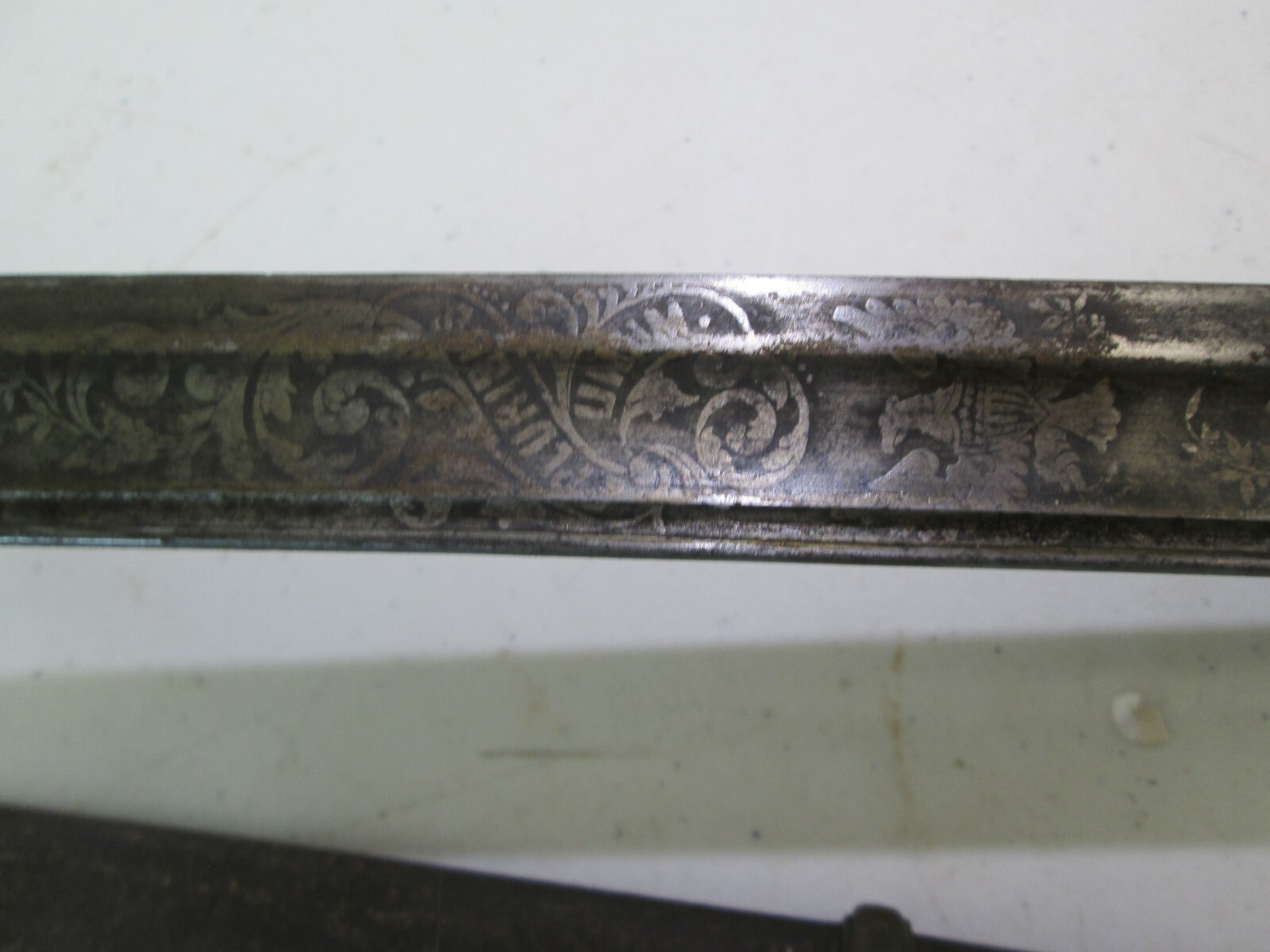 US CIVIL WAR FOOT OFFICERS SWORD W SCABBARD MARKED ETCHED US E PURUBUS UNUM #W27