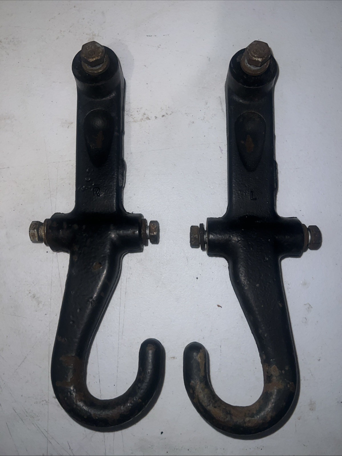 99-06 Silverado Sierra 2500 3500 HD Front Tow Hooks Recovery pair