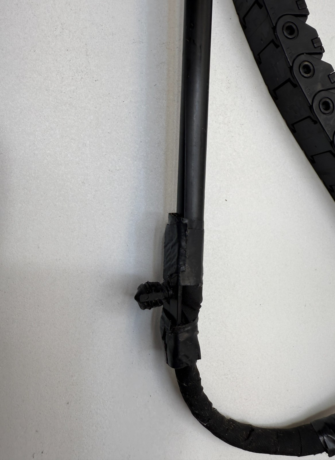 68211876AA OEM MOPAR 13-14 Routan Sliding Door Right Wire Track TESTED