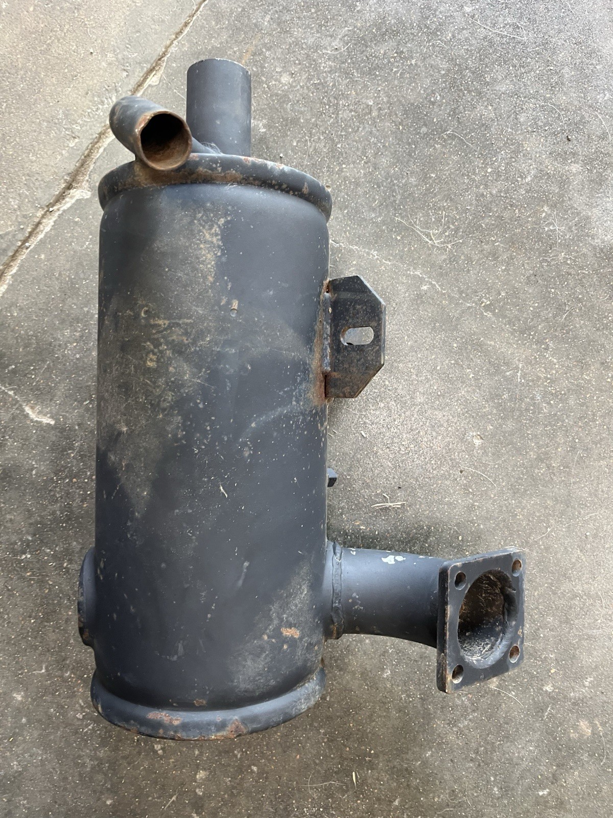 Muffler fits LS140 LS150 LX465 LX485 New Holland skid steer, NEW, OEM 86504531