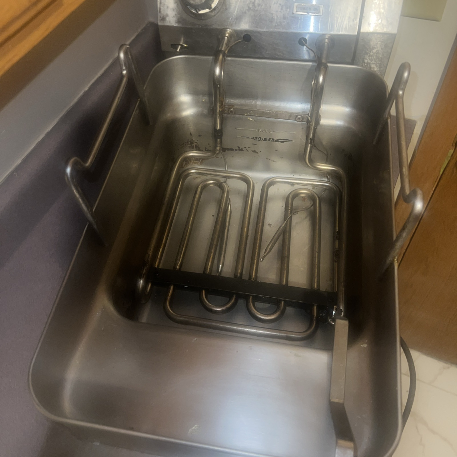 Wells 5E-F15 15 lb. Electric Countertop Fryer - 208-240V, 4319/5750W UUU