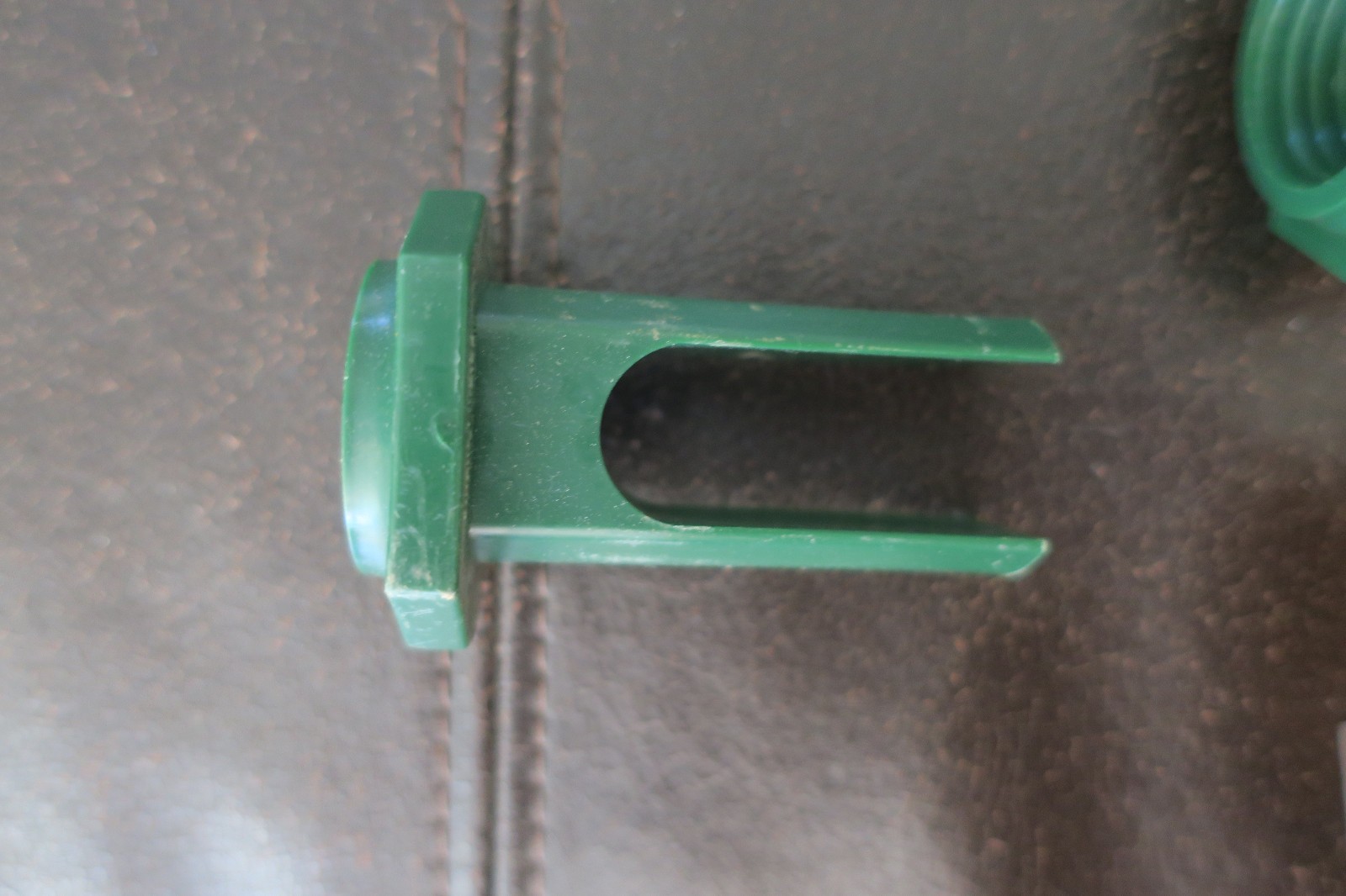 6 Terracotta PLANT NANNY Watering Spikes with 2L adapters.