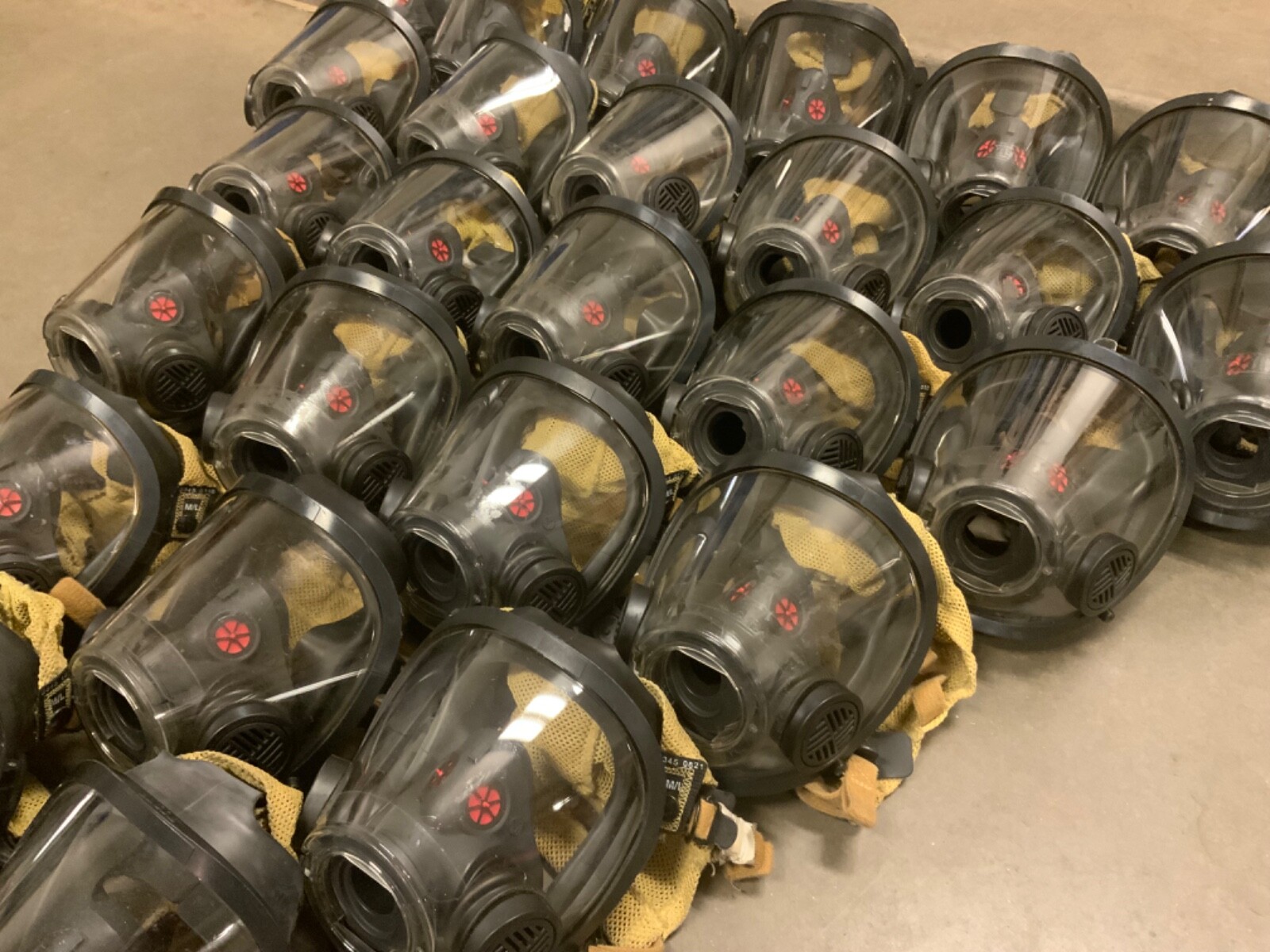 SCOTT AV-3000 HT MASK w/KEVLAR NETTING SIZE MEDIUM Firefighter SCBA AIR PAK Mask