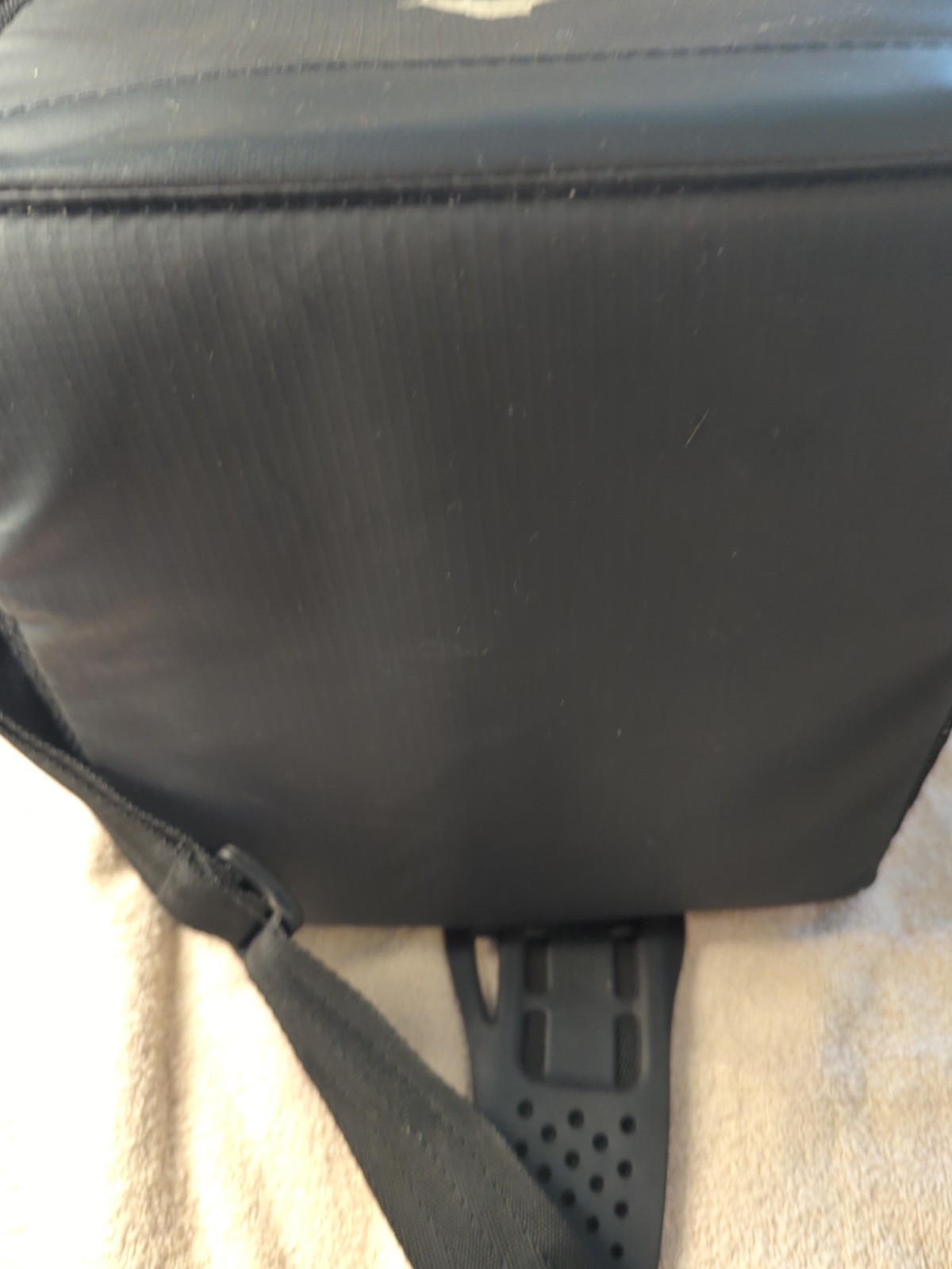 TOMMY BAHAMA Zipperless Lunch Cooler Shoulder Bag 9 Cans Deep Freeze Black Gray