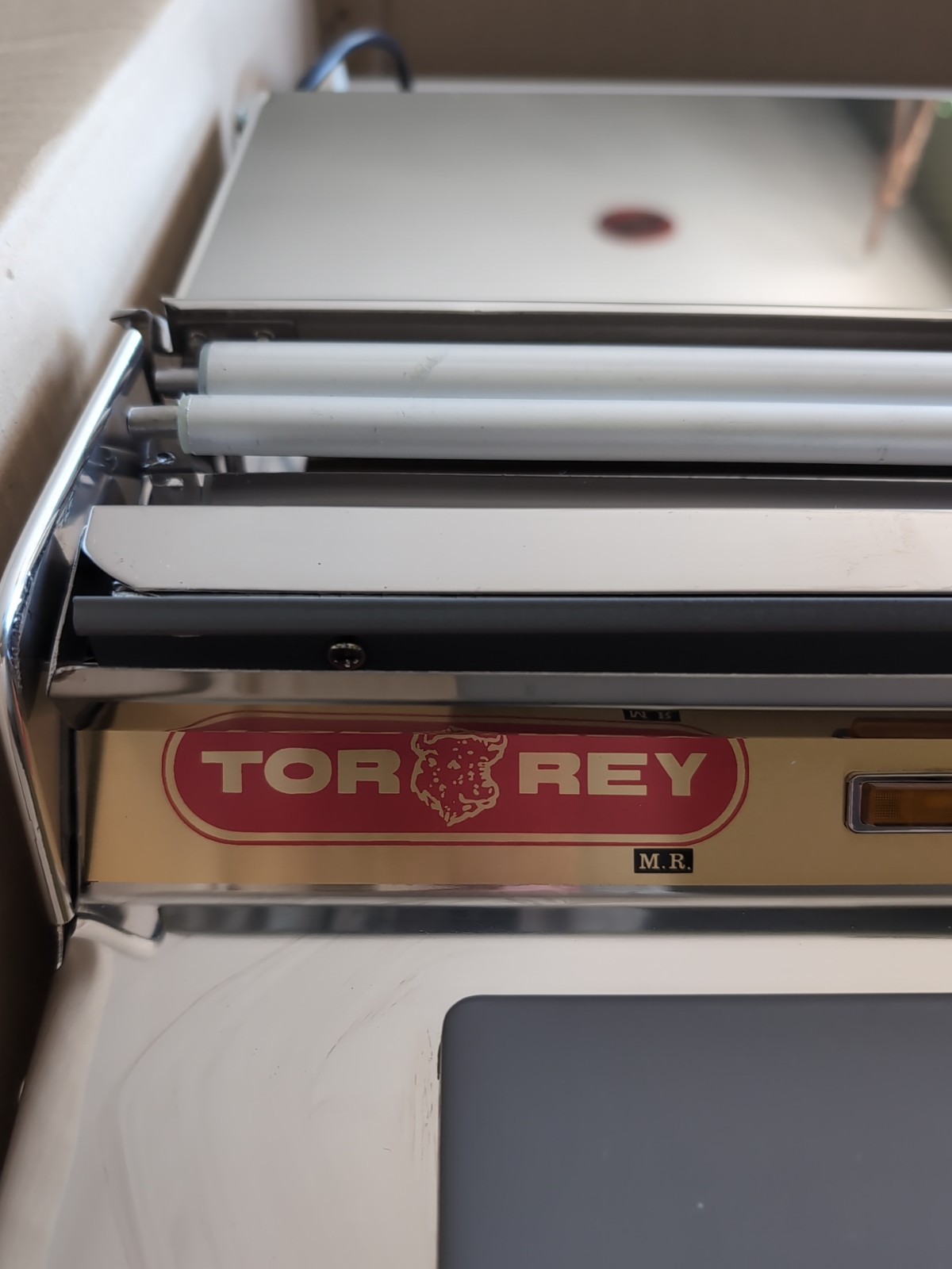 Torrey 20 Inch / 500 mm Hand Wrapping Machine Film Wrapper for Food Pack