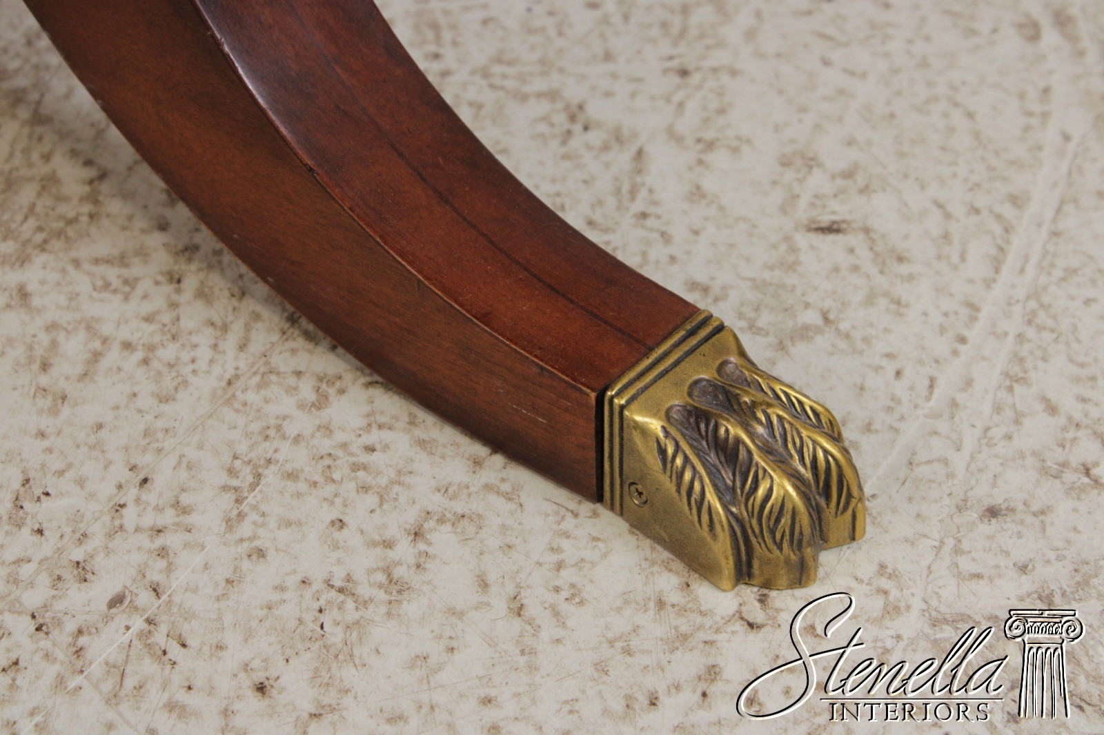 L72025: HENREDON Mahogany Double Pedestal Inlaid Dining Table