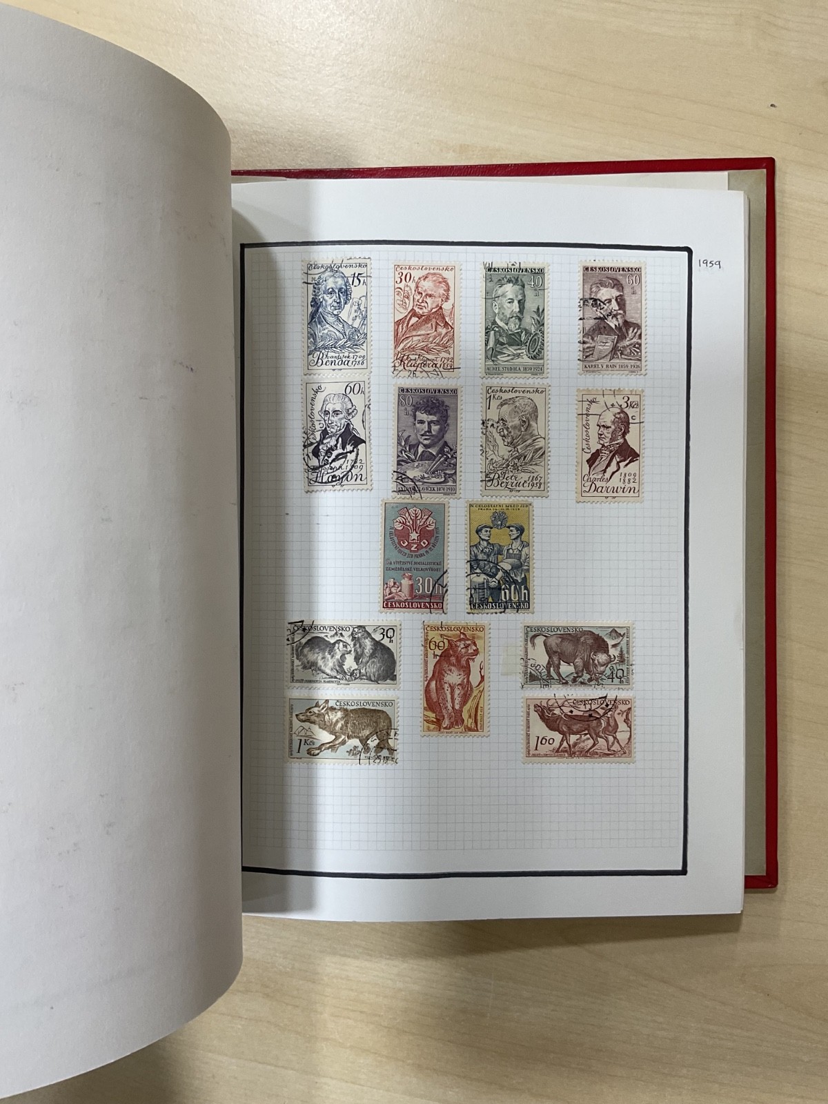 Czechoslovakia stamps. 1918 - 2000s, 2 Albums. 3.8kg. G/105