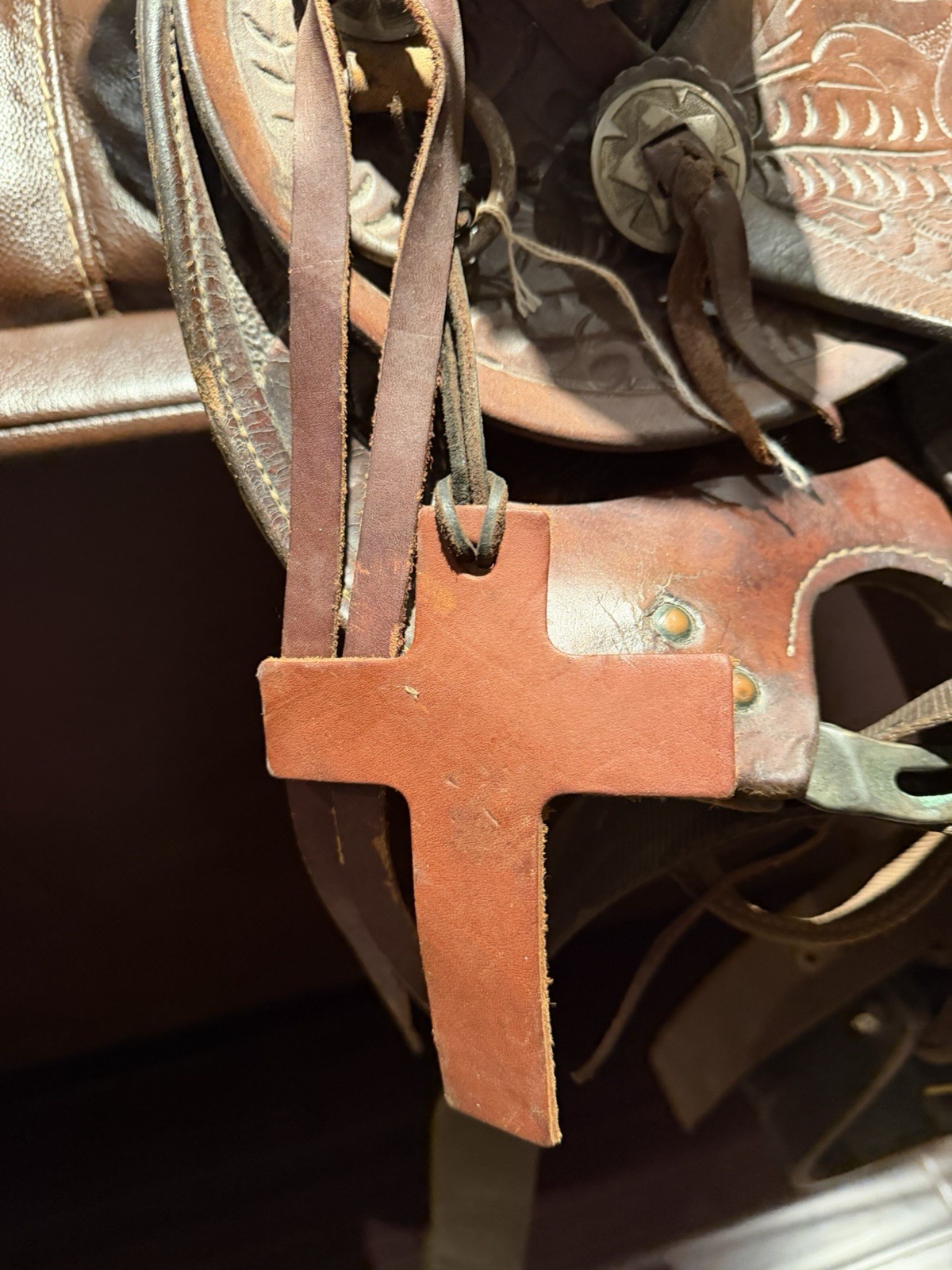 Western Saddle Décor – Rustic Cabin Display – Tooled Leather 15” VERY NICE DECOR