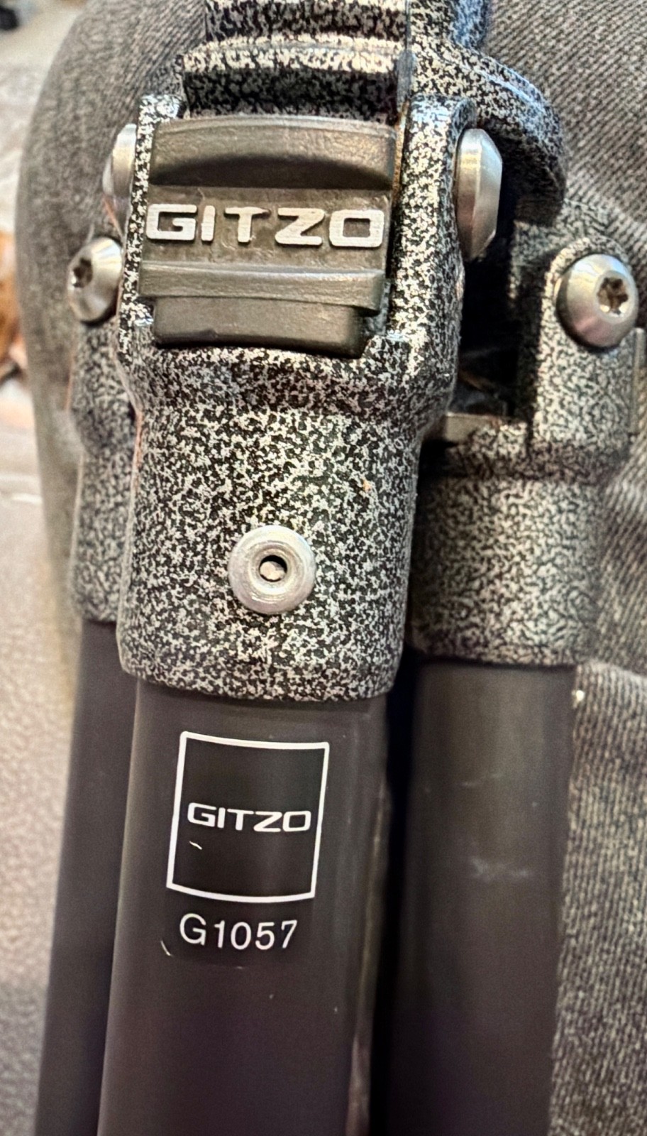 Gitzo G1057 Mountaineer Carbon 6X Tripod – Excellent Condition – Made in Italy