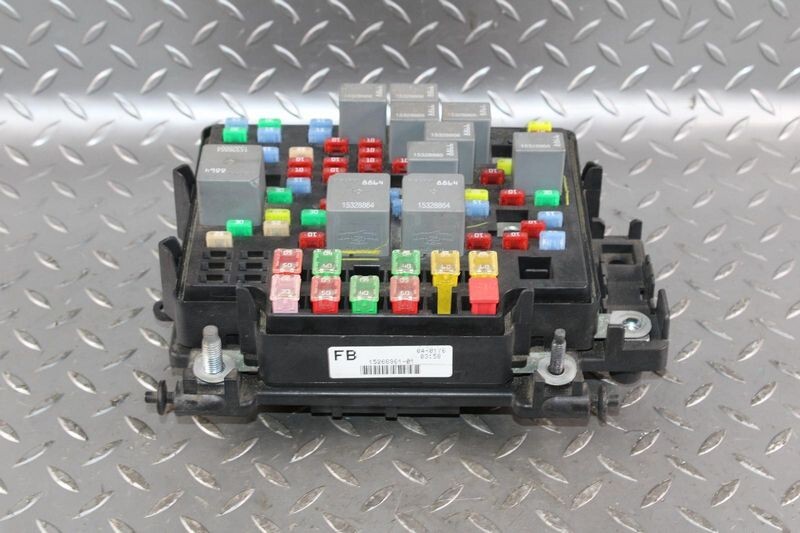 2003-2005 Chevy Silverado 1500 Pickup Engine Fuse Box with Warranty