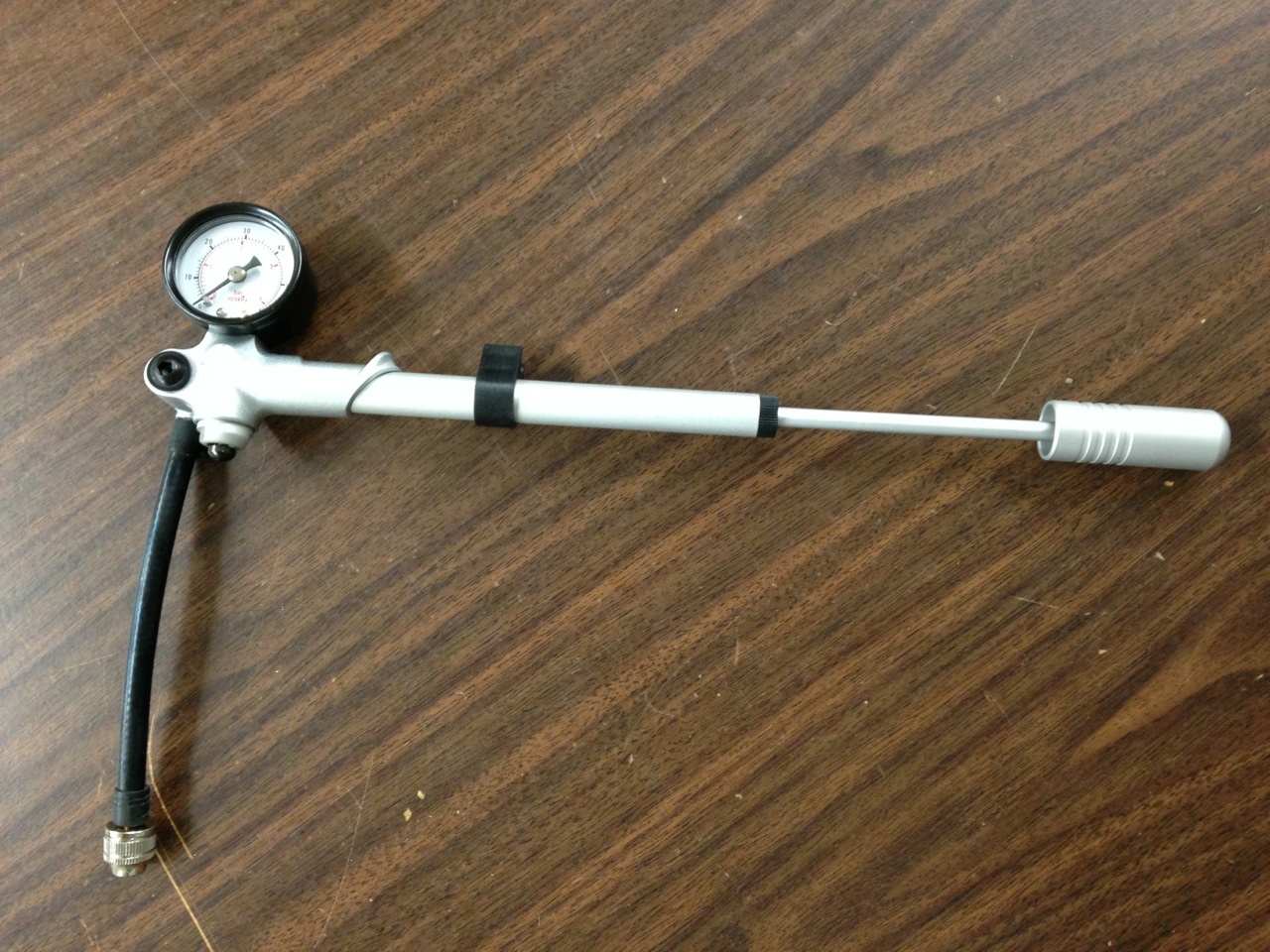 60 PSI REAR AIR SHOCK PUMP W/ METAL HANDLE FOR HARLEY DAVIDSON TOURING MODELS