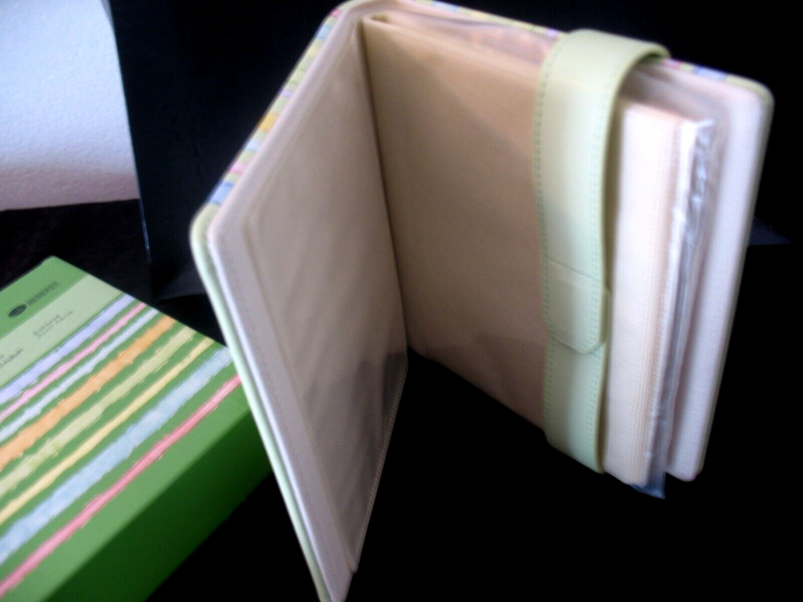 Creative Memories Picfolio Minutes Album up to 24 Photos, New in Plastic & Box