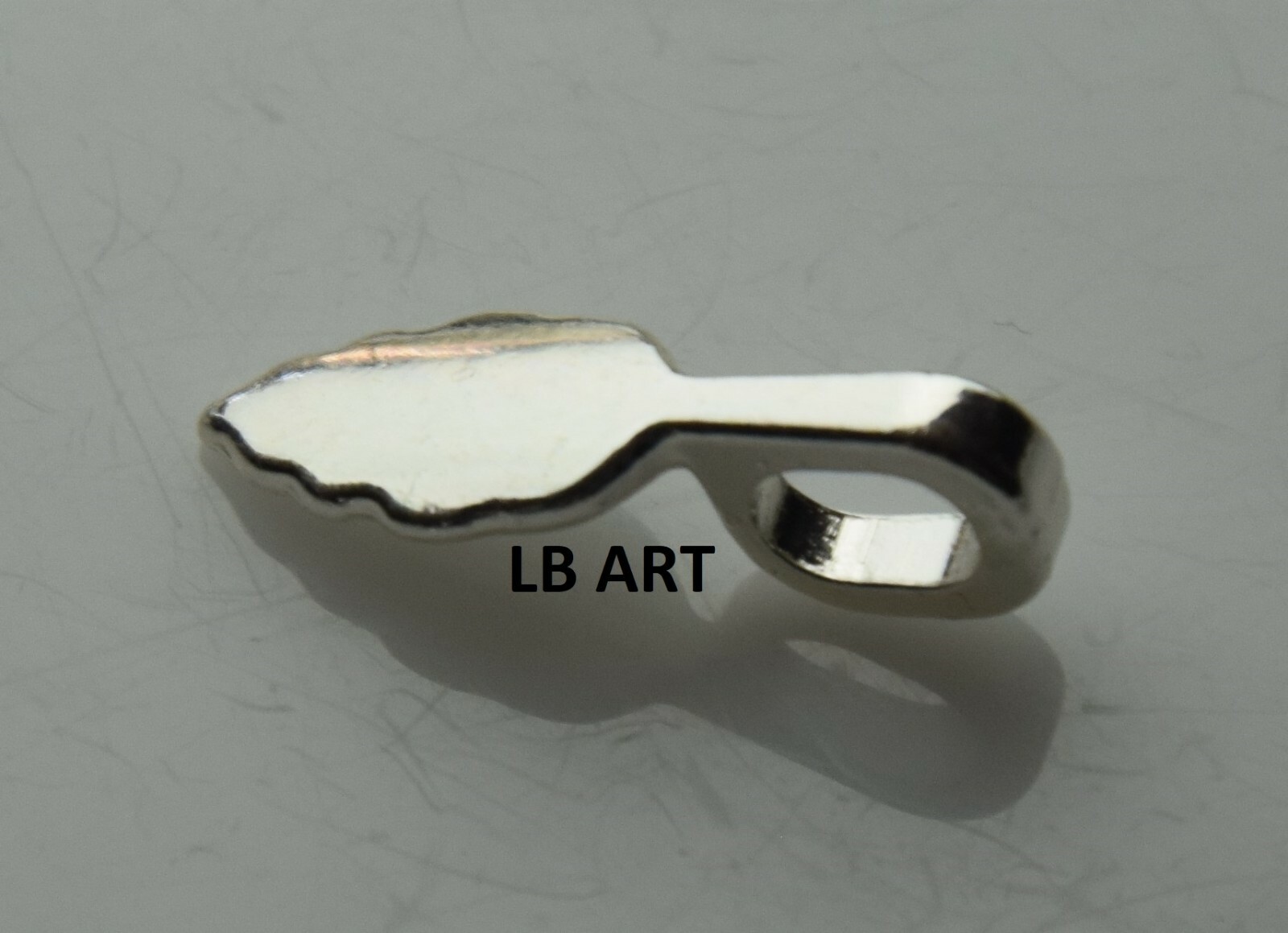 New Sealed pack of 25 AANRAKU Large Silver Plated Leaf Pendant Bails