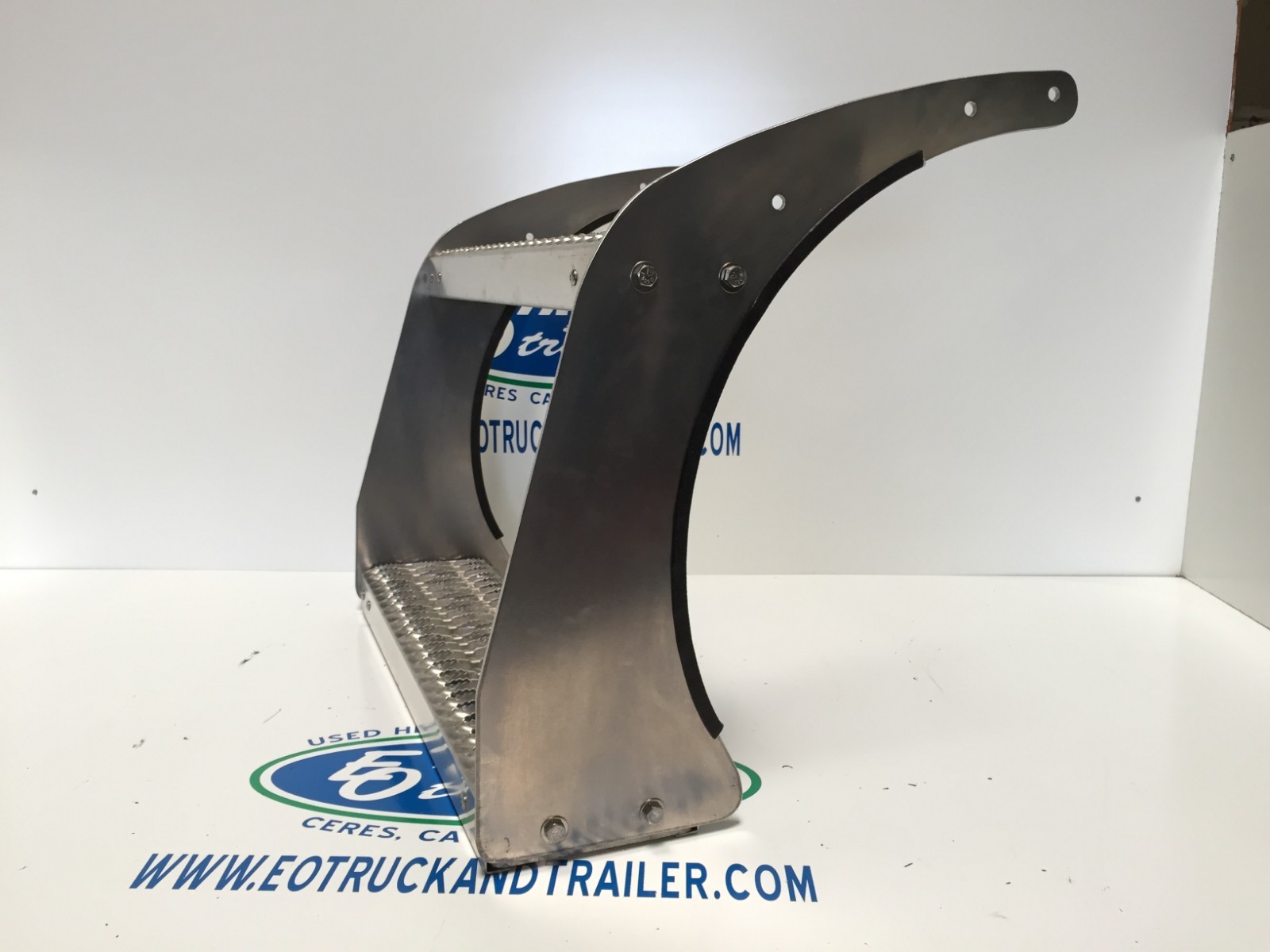 Peterbilt 26" Fuel Tank Step Kit Heavy Duty