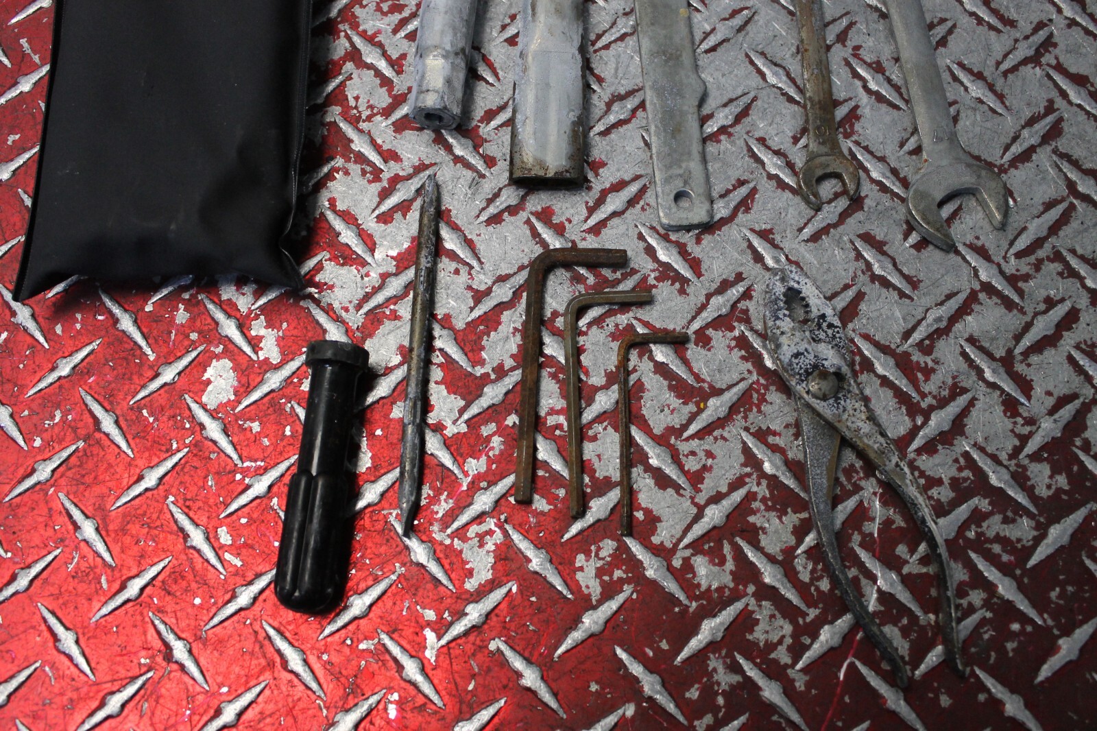 1999 - 2007 SUZUKI HAYABUSA GSX1300R OEM TOOL KIT & BAG DND