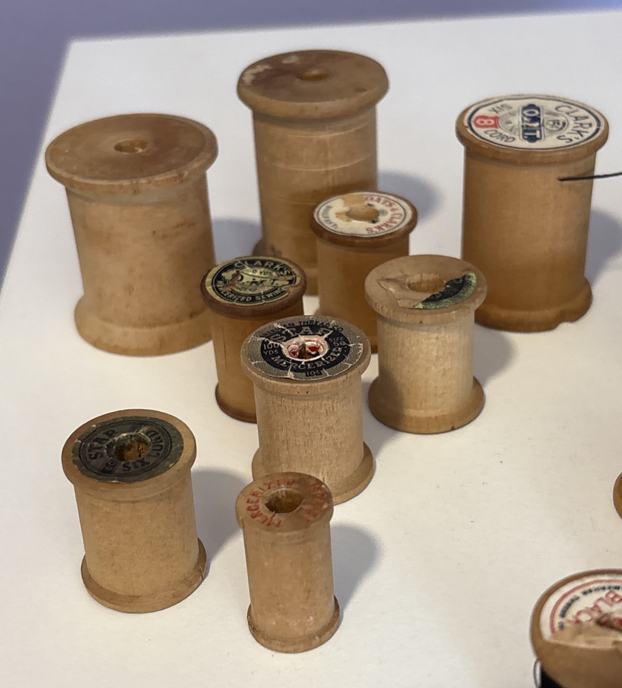 Lot Of 29: Large 6; Medium/Small 23 Vintage Wooden Thread Spools 20 With Thread