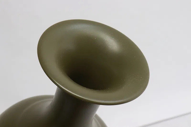 Pair Of Chinese Porcelain Tea Dust Style Vases