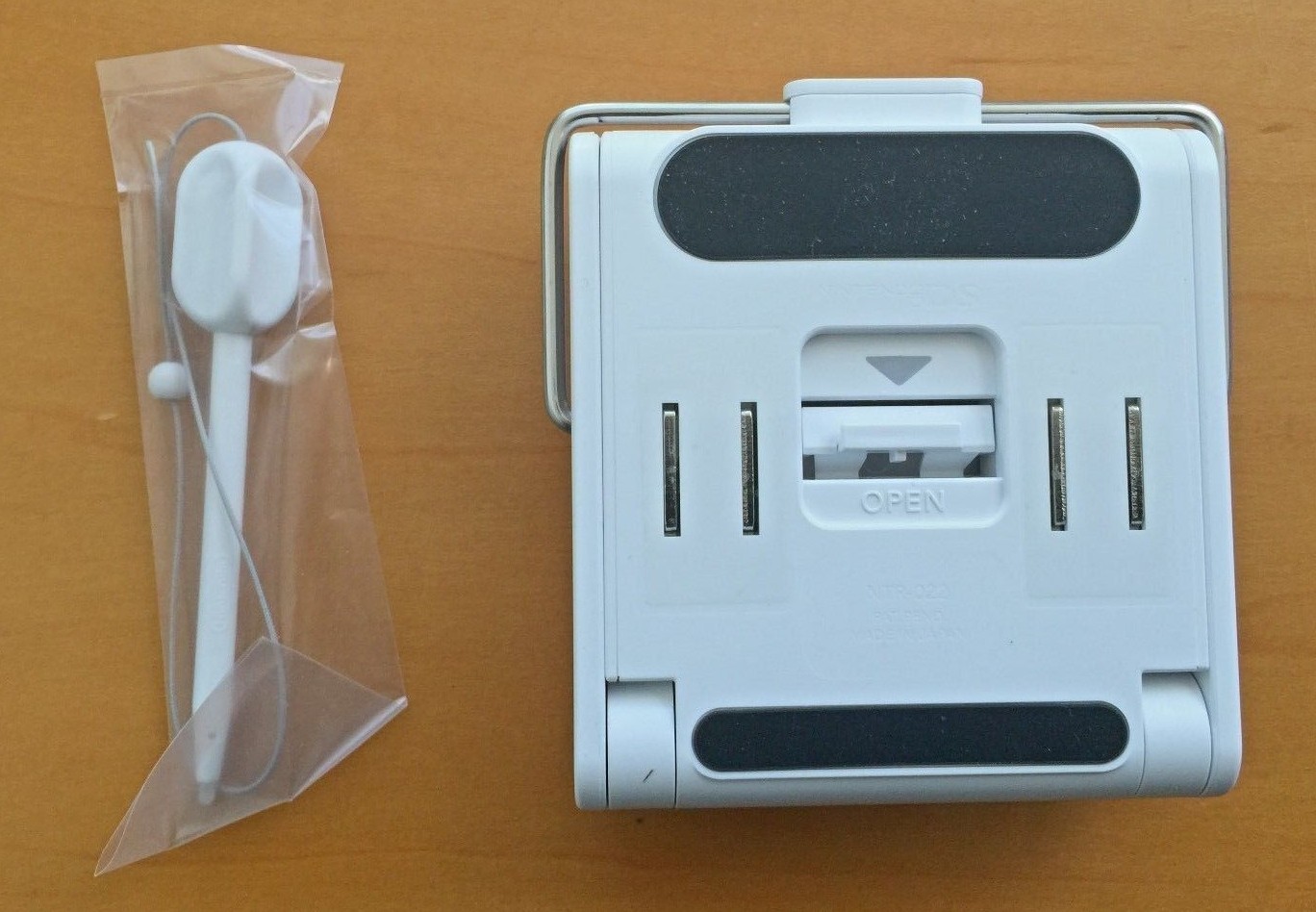 Nintendo DS / NDS Lite Magnetic Stand with Stylus Pen (Jap Ver) *NEW *US Seller