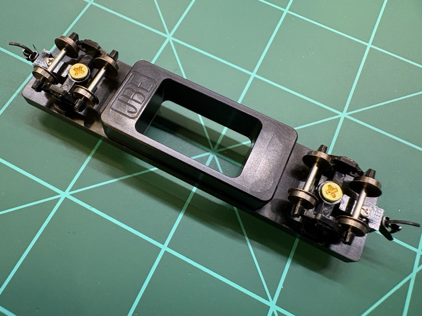 N-scale track cleaning car