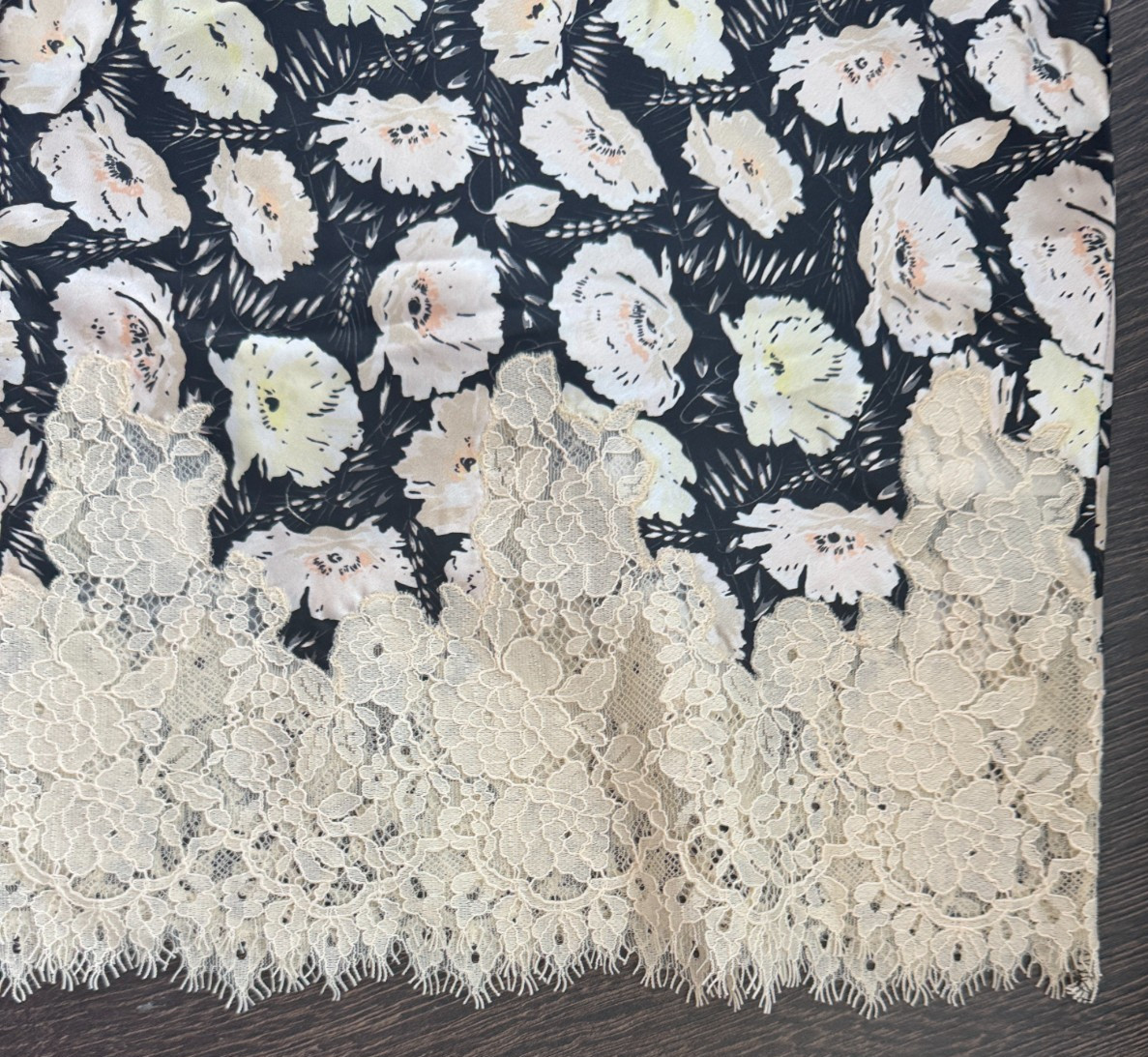 Doen ELOWETTE SKIRT IN NOIR FLEURS D'ANEMONE