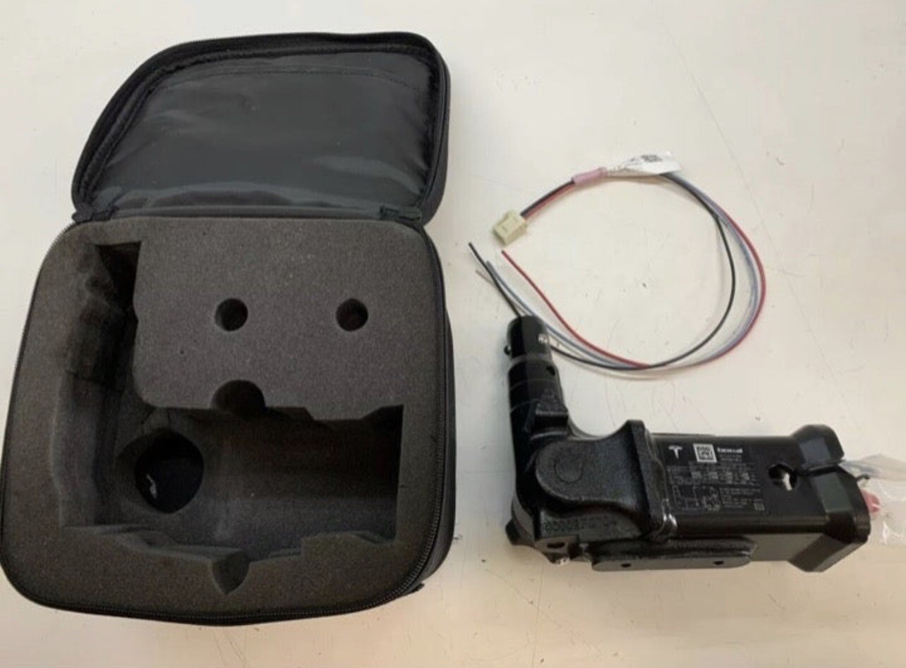 NEW! TESLA Model X, Y Tow Hook Trailer Hitch Receiver 2 Keys, Wire Harness, Bag