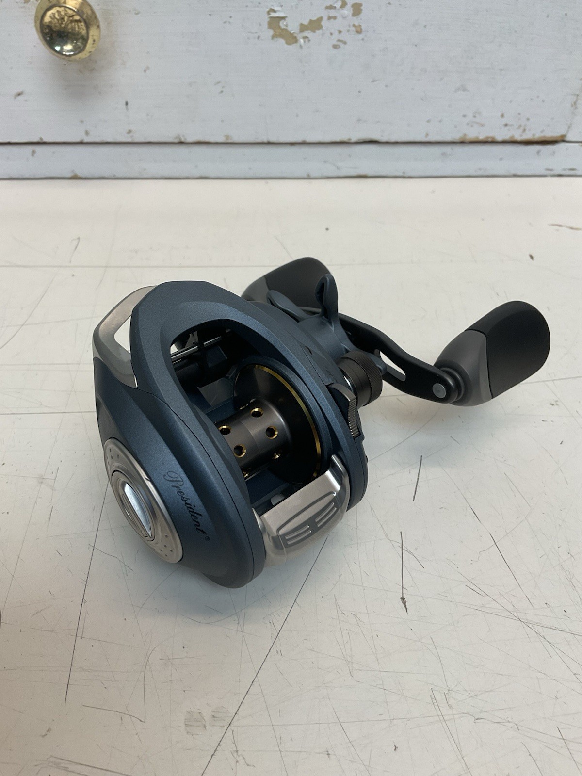 Pflueger President LP-F Low Profile Baitcast Reel - Right Hand