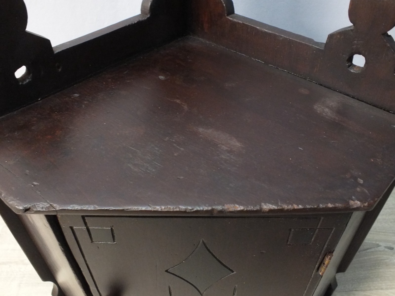 1800s Antique Wall Hung Corner Cabinet Dark Red Brown Finish w Black Highlights