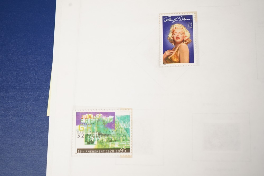 US 1990s-2000s COLLECTION OF 450+ STAMPS MINT & UESD STORED IN HARRIS ALBUM